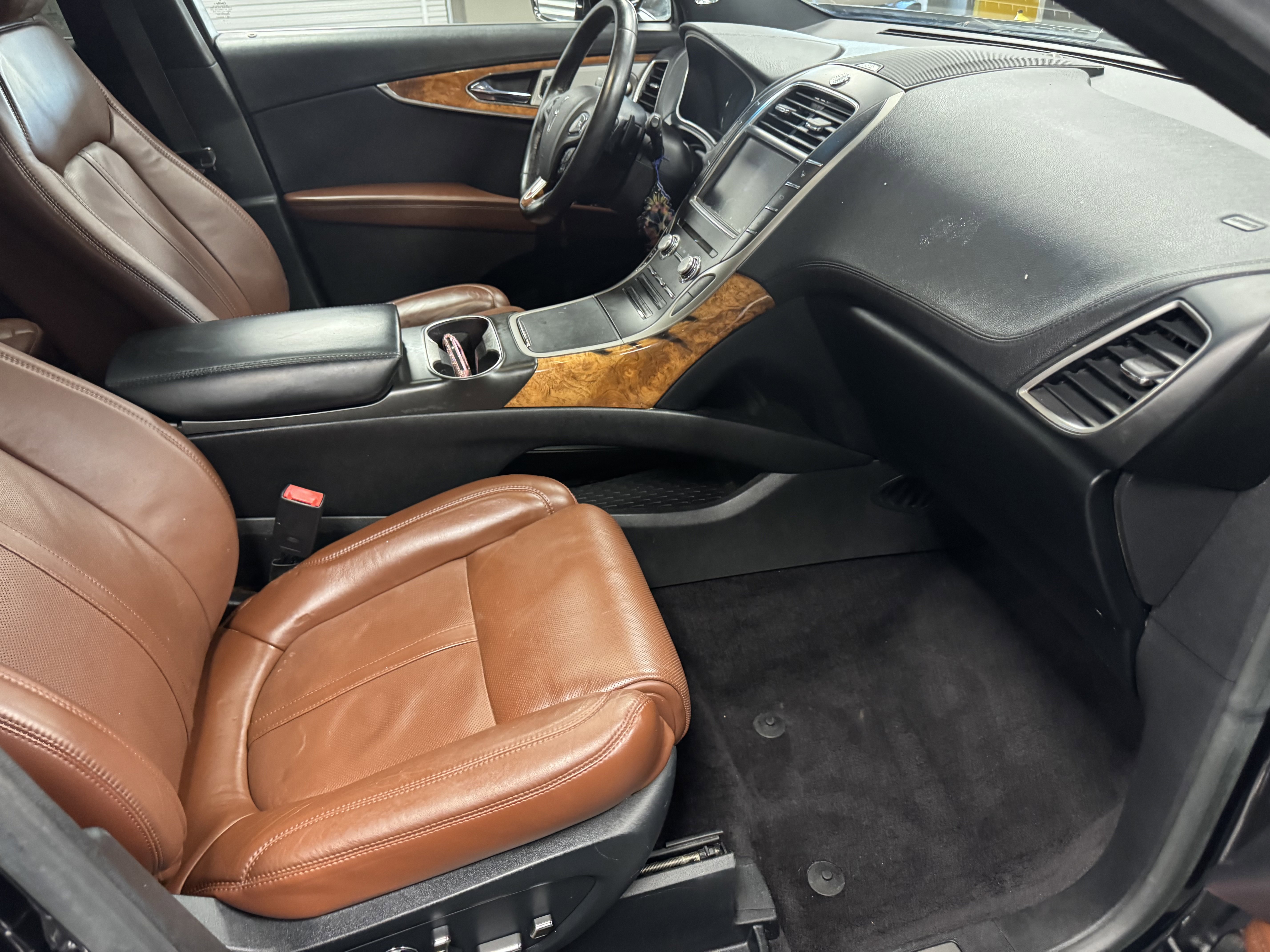 Used 2016 Lincoln MKX Reserve w/ Luxury Package image 11