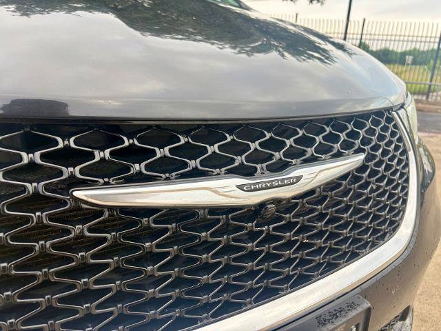 Used 2024 Chrysler Pacifica Touring-L FWD image 10