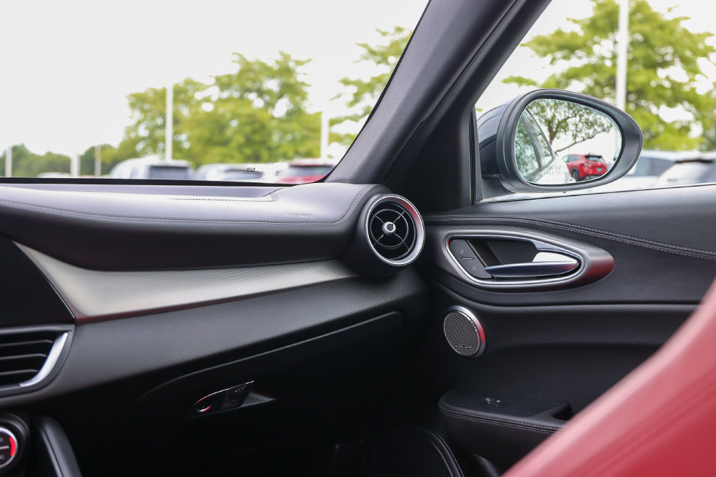 Used 2024 Alfa Romeo Giulia Veloce RWD image 10