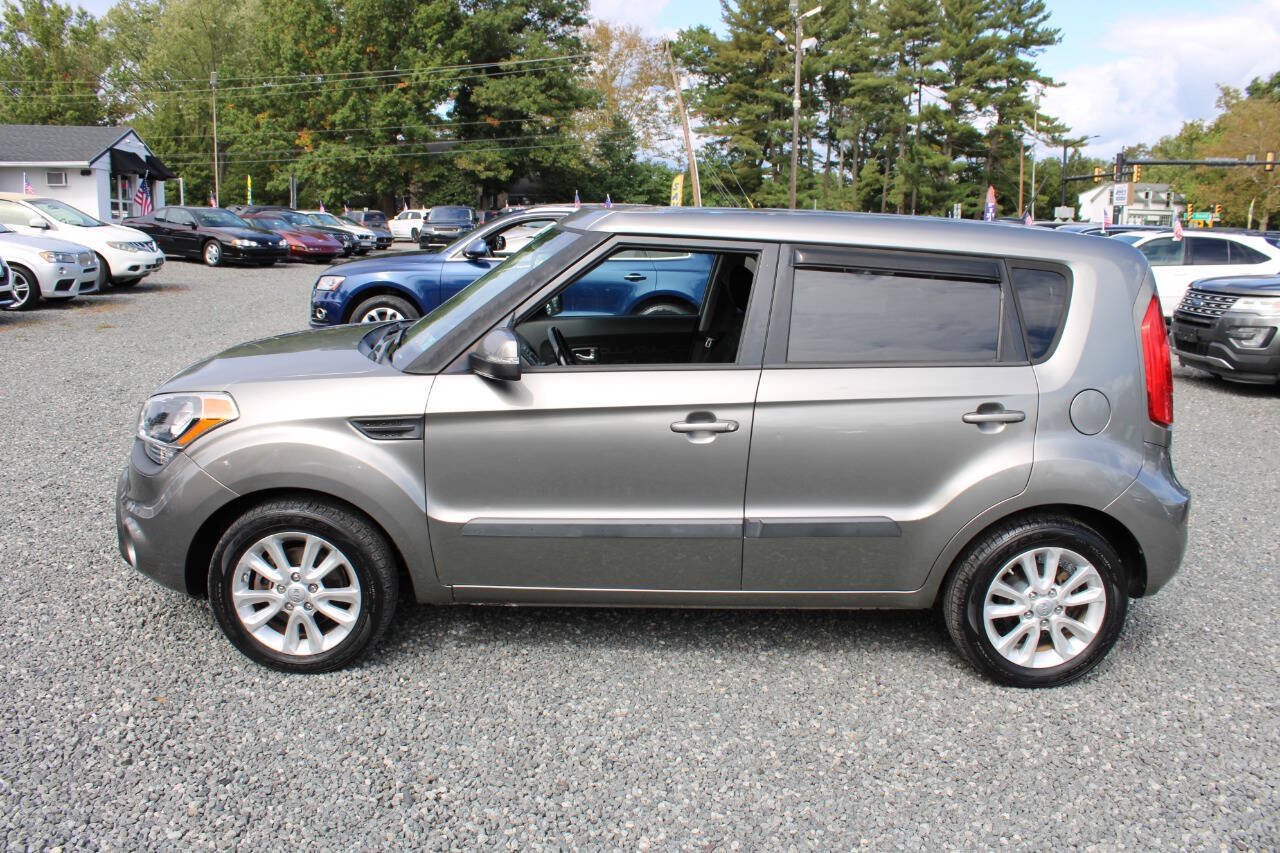 Used 2013 Kia Soul + FWD image 10