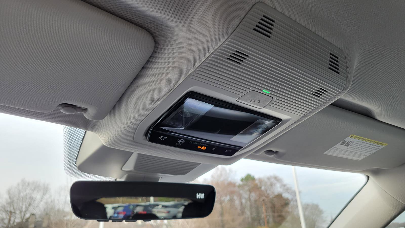 Used 2025 Volkswagen Tiguan SE image 31