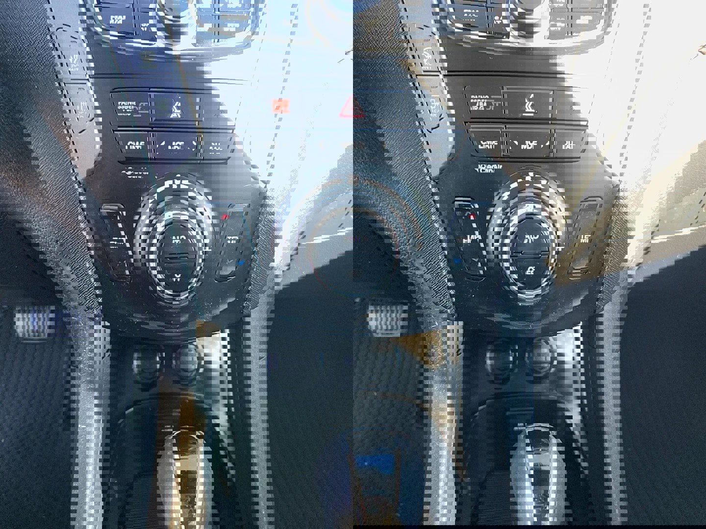 Used 2015 Hyundai Santa Fe Sport 2.0T w/ Option Group 05 image 21