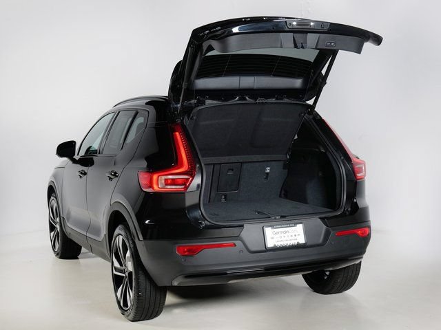 Used 2025 Volvo XC40 B5 Plus AWD/4WD image 30