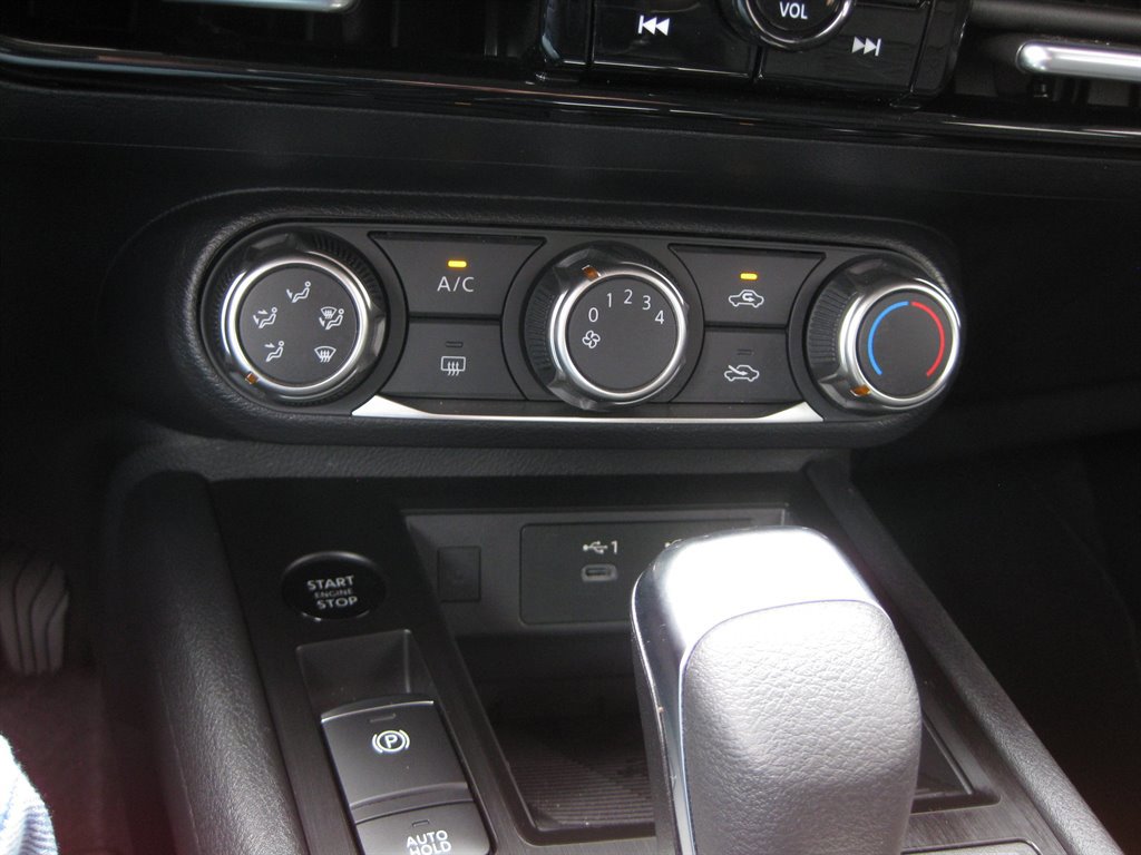 Used 2025 Nissan Kicks SV FWD image 17