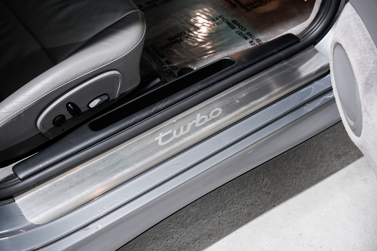 Used 2001 Porsche 911 Turbo AWD/4WD image 33