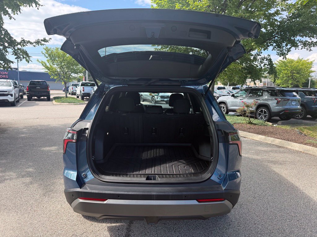Used 2025 Chevrolet Equinox LT w/ Safety and Technology Package FWD image 10