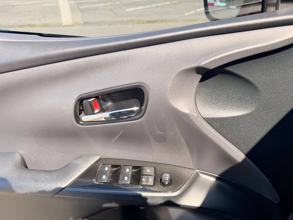 Used 2018 Toyota Prius Four Touring FWD image 21