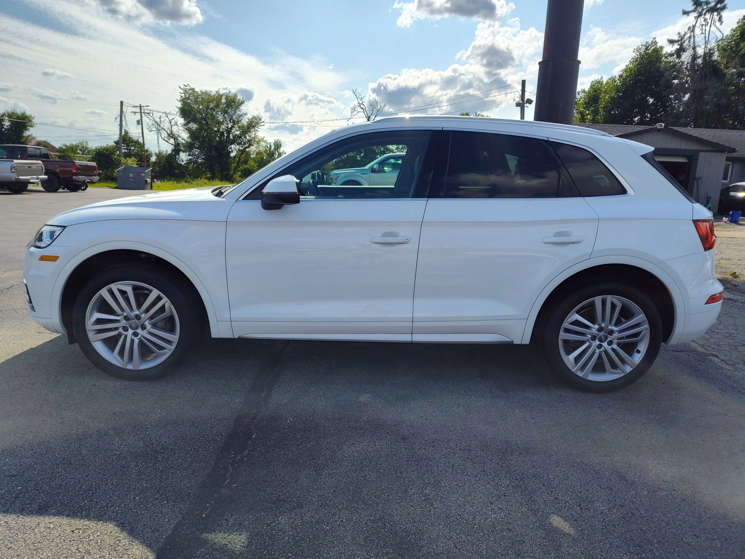 Used 2018 Audi Q5 2.0T Premium Plus w/ Premium Plus Package AWD/4WD image 2