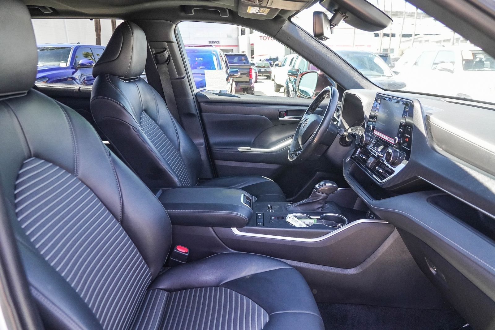 Used 2022 Toyota Highlander XSE FWD image 17