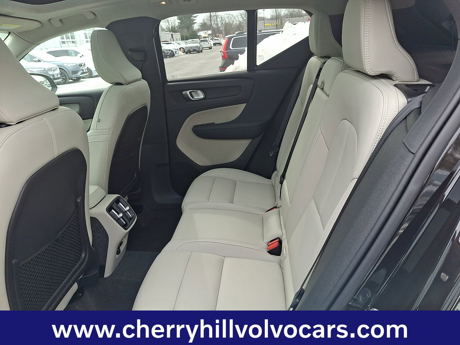 Certified 2025 Volvo XC40 B5 Ultra w/ Climate Package image 11