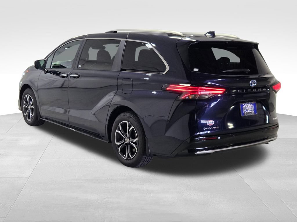 Used 2025 Toyota Sienna Platinum AWD/4WD image 8