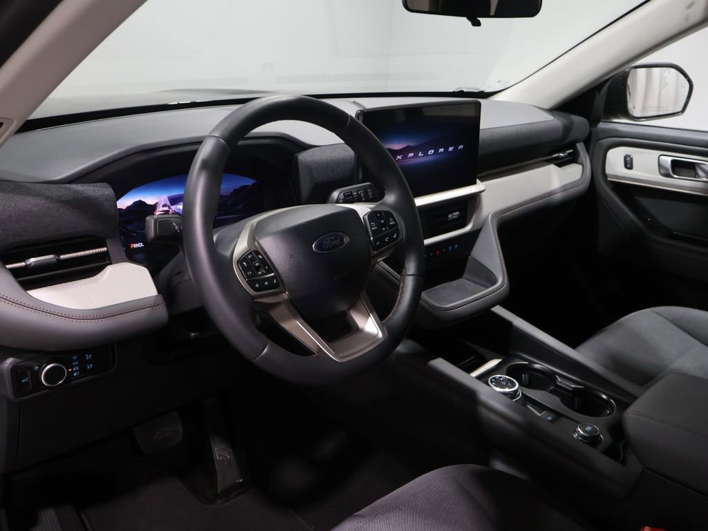 Used 2025 Ford Explorer Active image 14