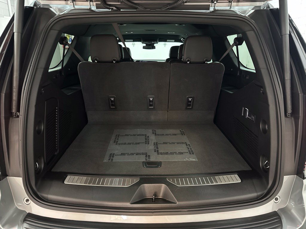 Used 2025 Chevrolet Suburban Premier AWD/4WD image 37