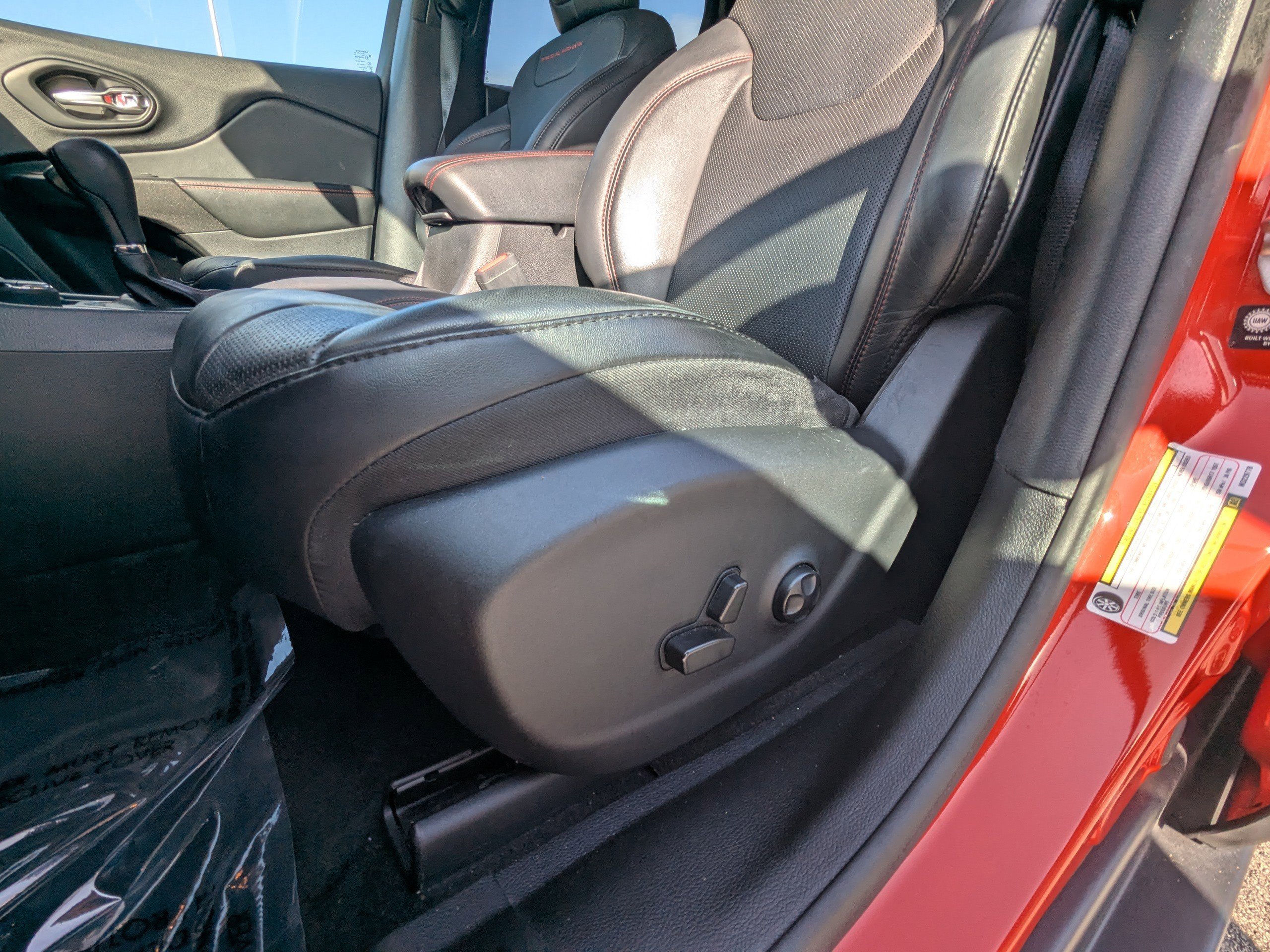 Used 2021 Jeep Cherokee Trailhawk w/ Premium Leather Package image 17