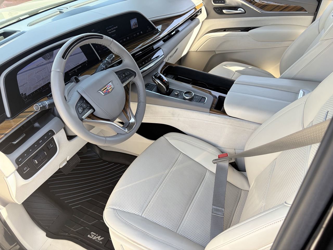 Certified 2024 Cadillac Escalade ESV Sport Platinum w/ LPO, ONYX Package image 19