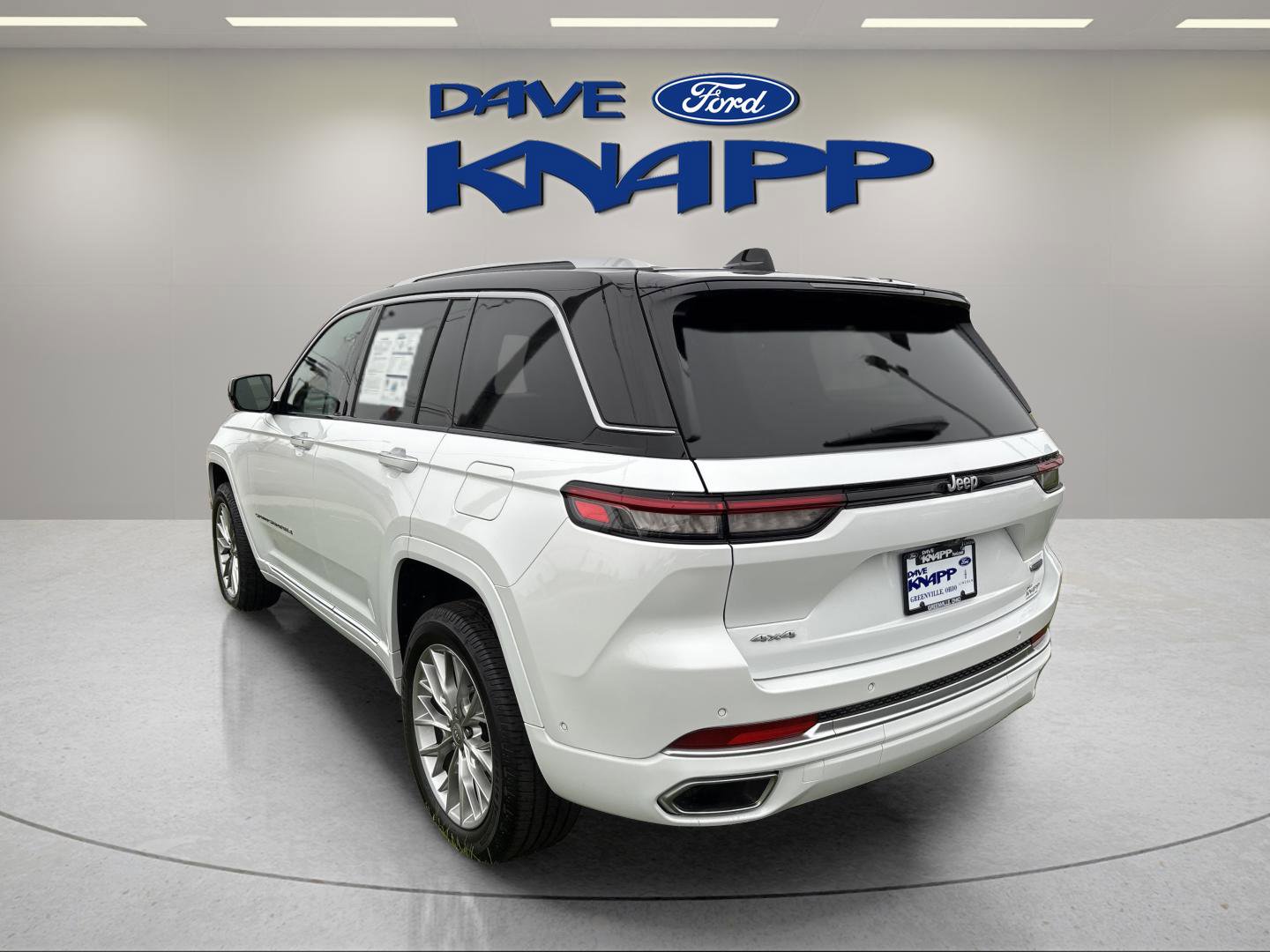 Used 2022 Jeep Grand Cherokee Summit AWD/4WD image 6