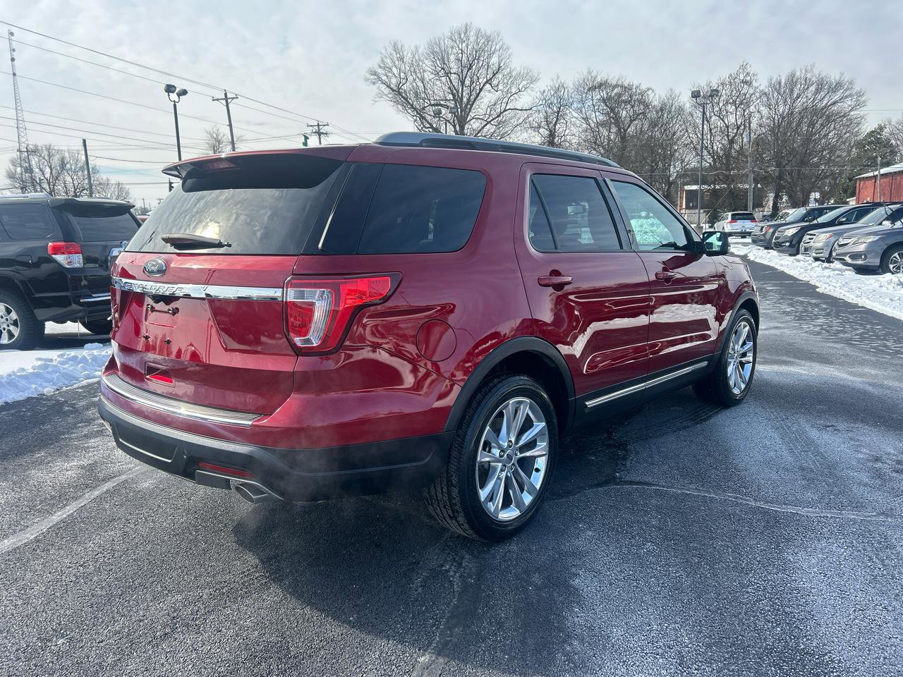 Used 2018 Ford Explorer XLT w/ Equipment Group 202A image 5