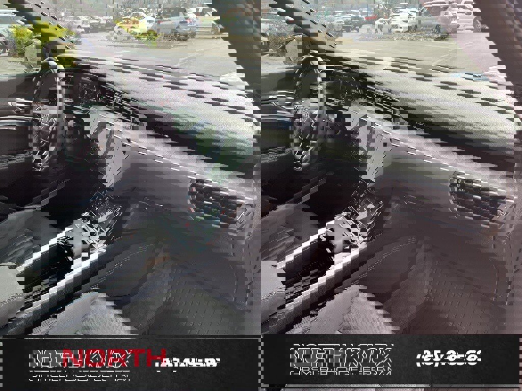 Used 2023 Audi e-tron Premium Plus w/ Premium Plus Package image 30