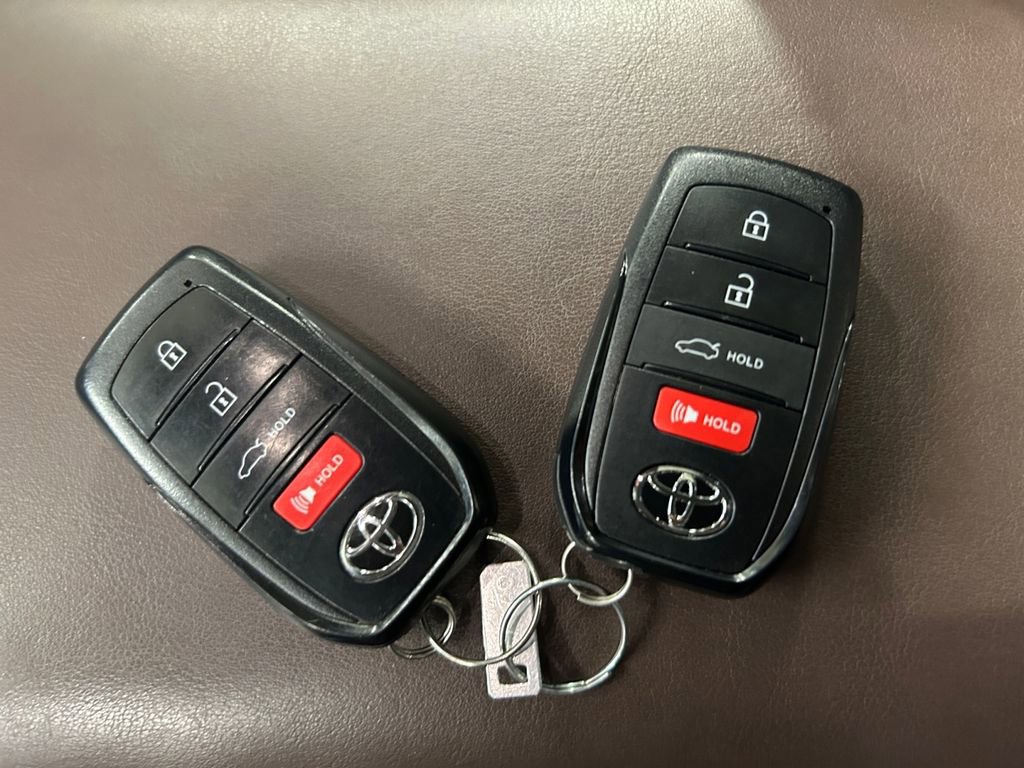 Used 2023 Toyota Crown Limited image 33