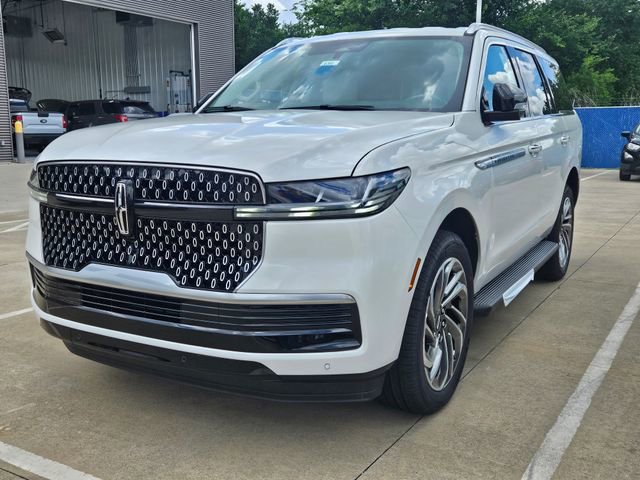New 2026 Lincoln Navigator Premiere AWD/4WD image 2