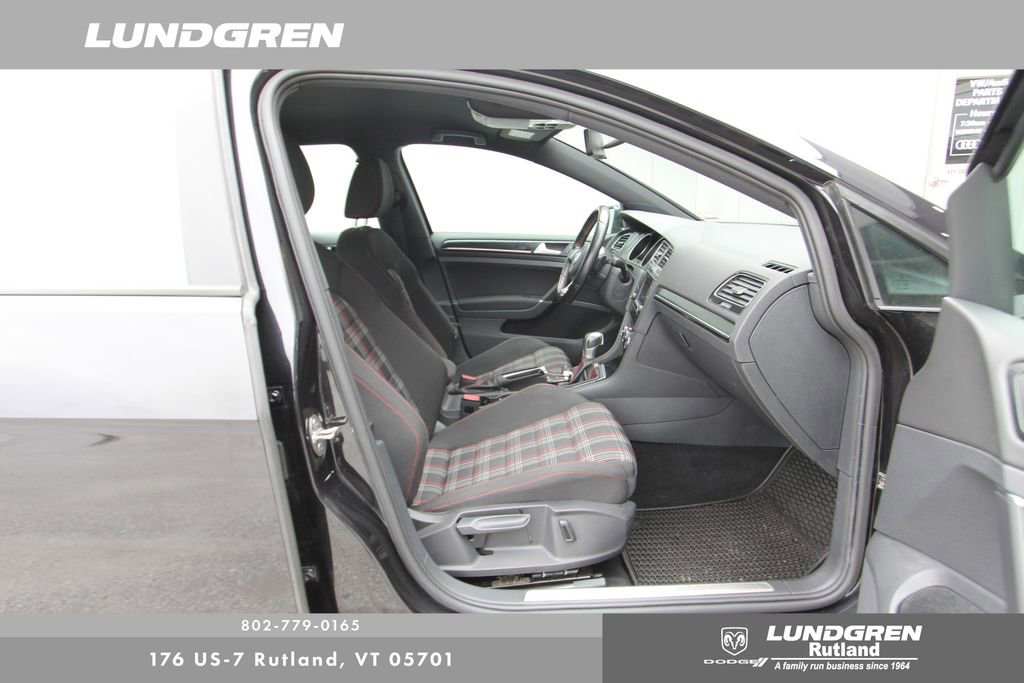 Used 2017 Volkswagen Golf 4-Door image 9