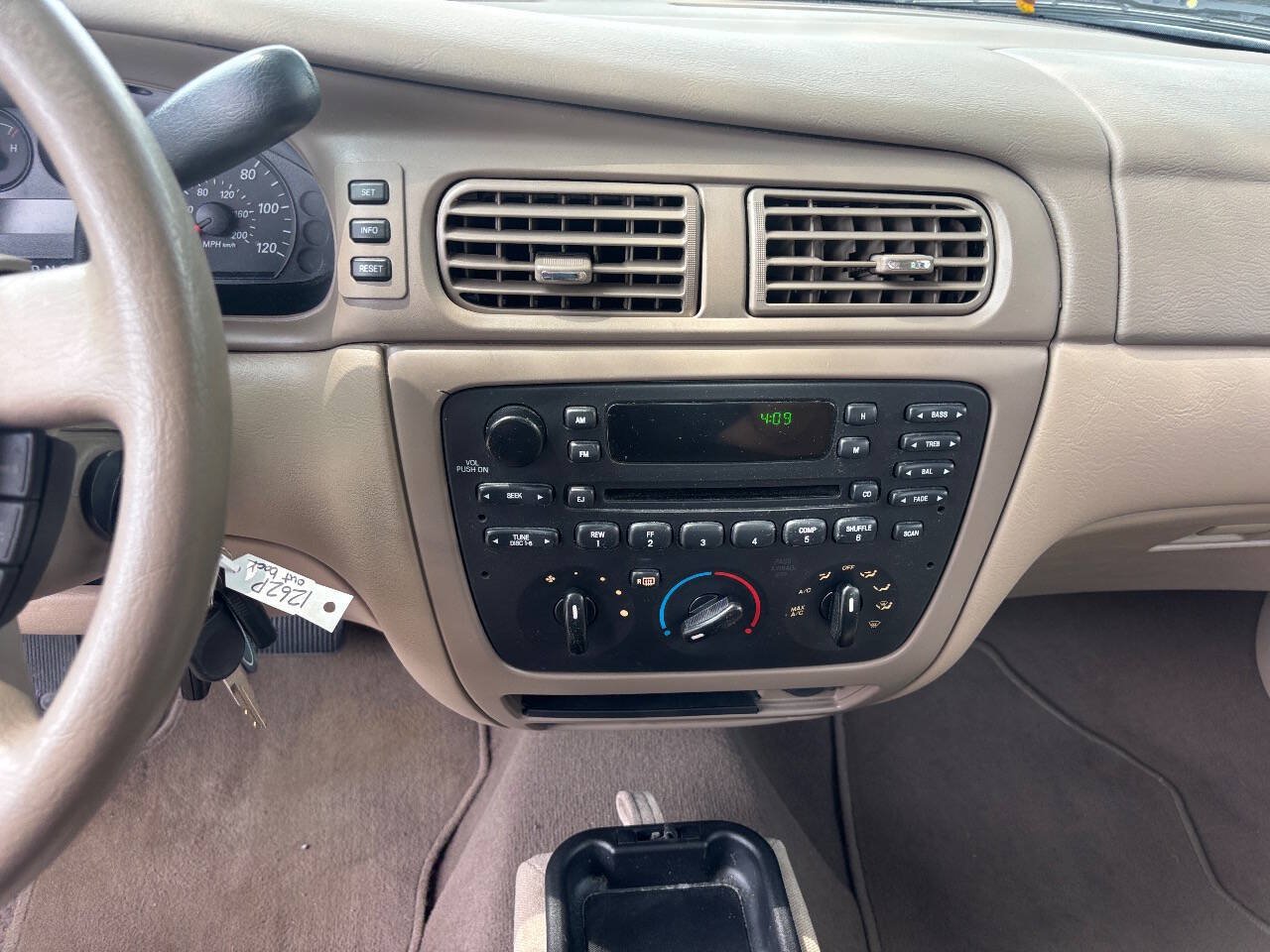 Used 2005 Ford Taurus SE FWD image 12