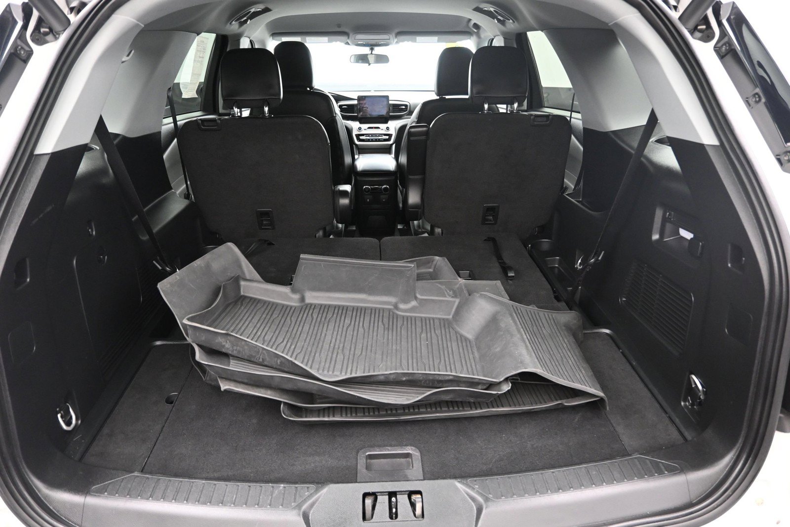 Used 2023 Ford Explorer XLT w/ Equipment Group 202A AWD/4WD image 24