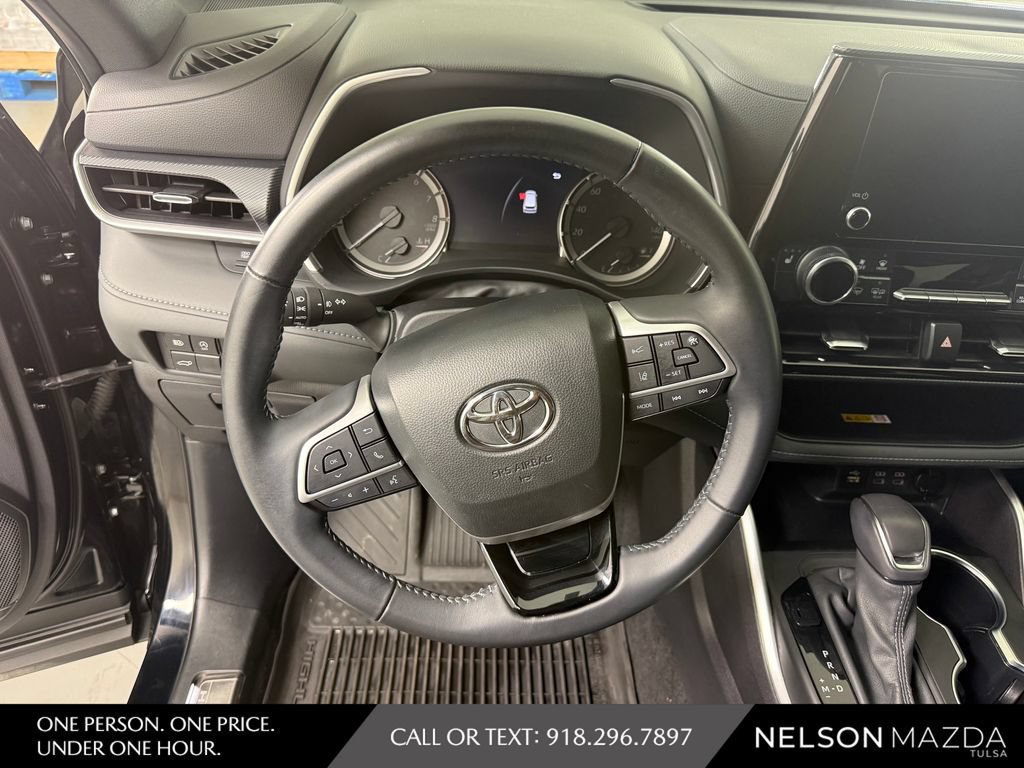 Used 2024 Toyota Highlander XSE FWD image 21