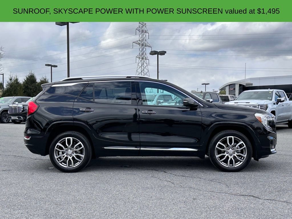 Used 2023 GMC Terrain Denali w/ Denali Premium Package AWD/4WD image 3