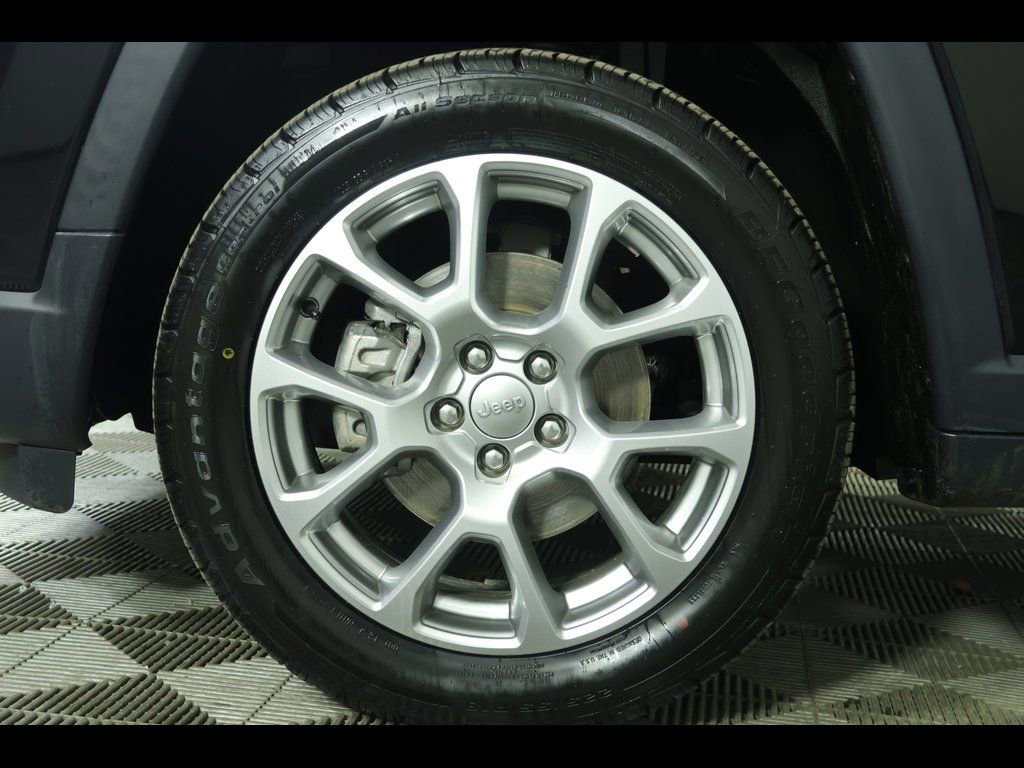 Used 2022 Jeep Compass Latitude image 11