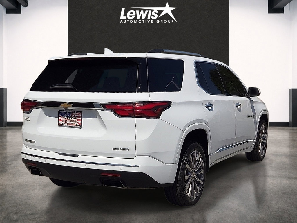 Used 2023 Chevrolet Traverse Premier FWD image 4