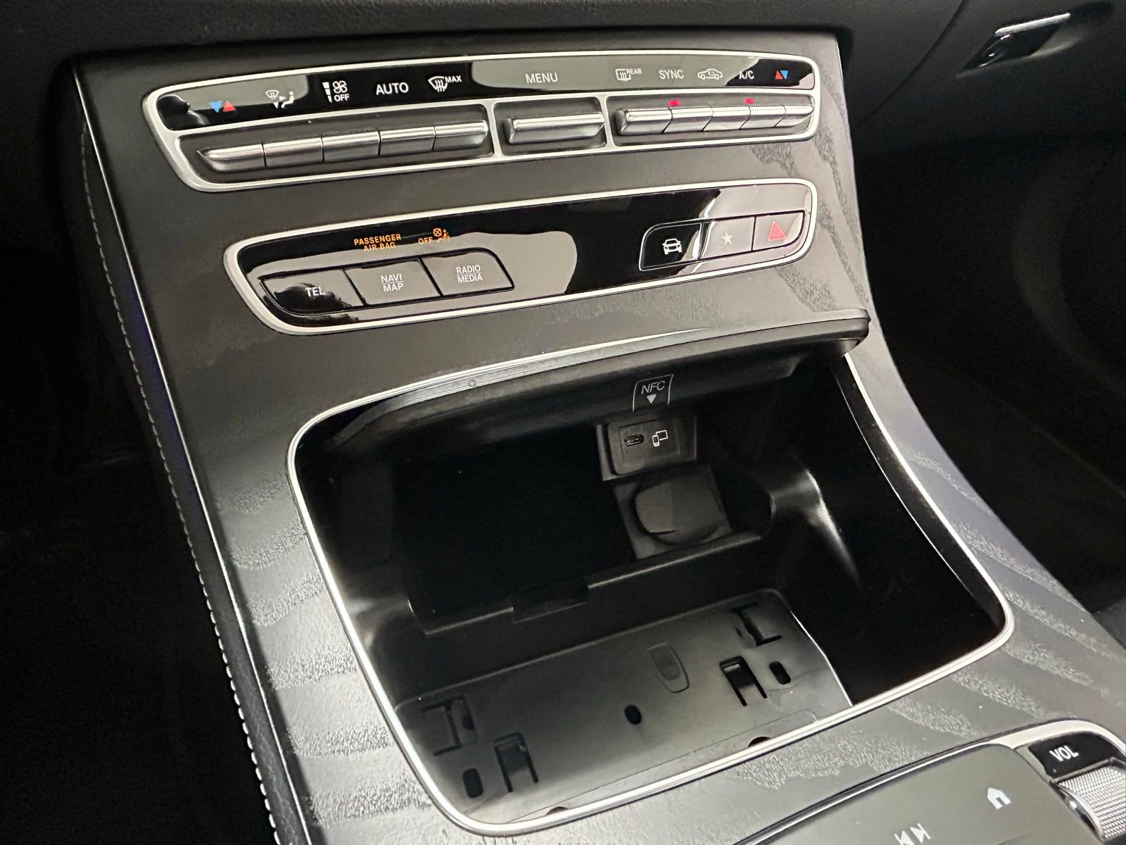 Used 2023 Mercedes-Benz E 350 4MATIC Sedan w/ Premium Package image 21