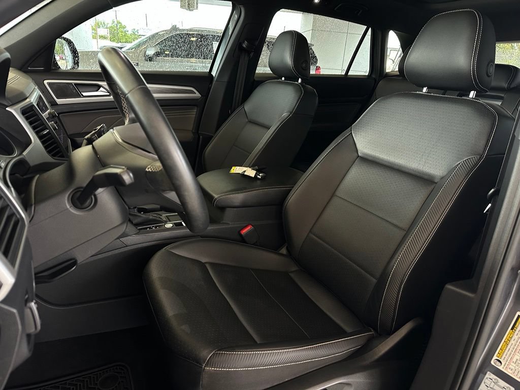 Used 2021 Volkswagen Atlas Cross Sport SE w/ Panoramic Sunroof Package FWD image 14