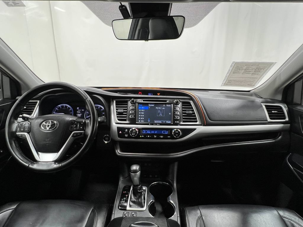 Used 2018 Toyota Highlander XLE AWD/4WD image 19