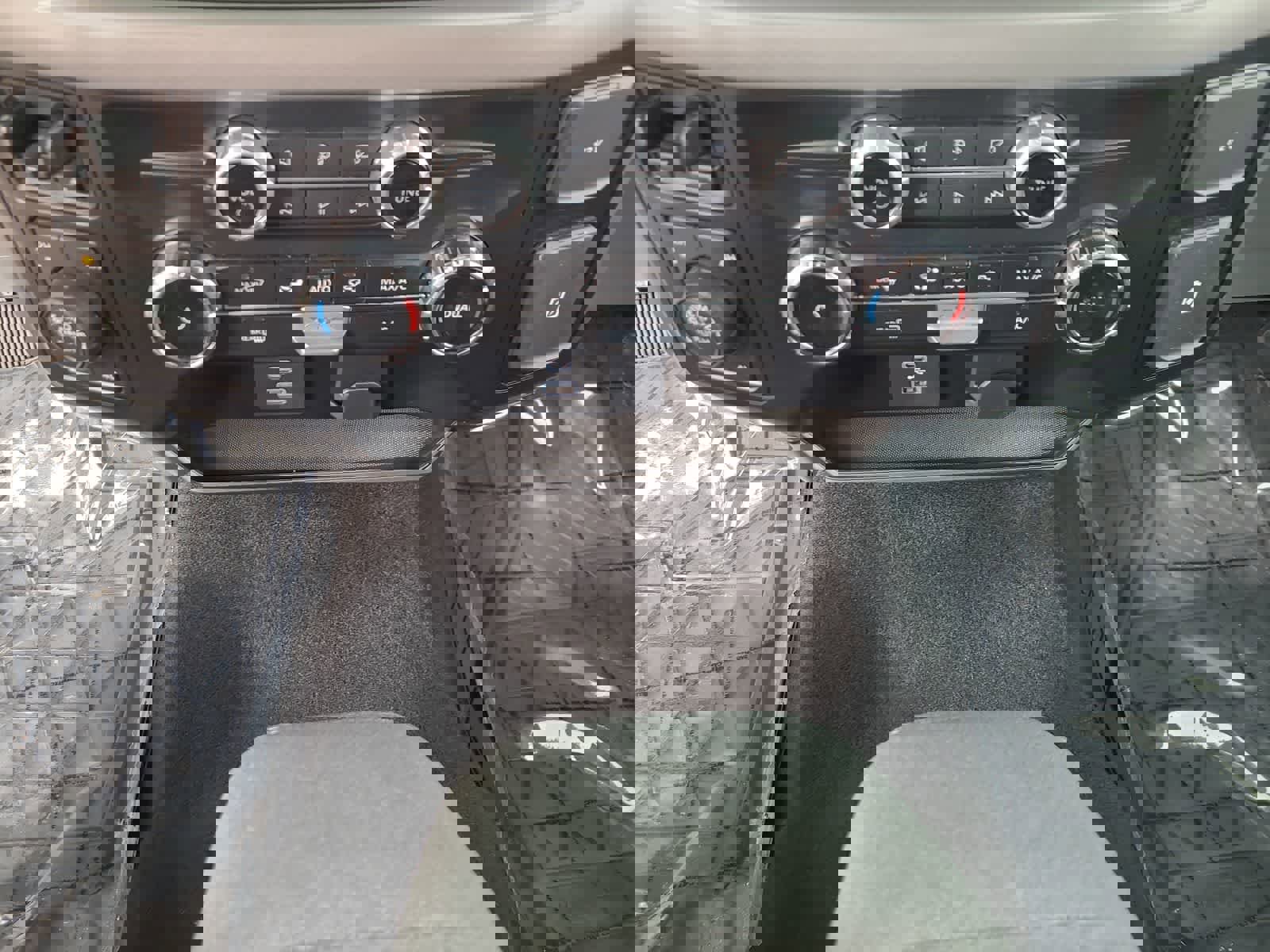 Used 2024 Ford F150 XLT w/ Tow/Haul Package image 25