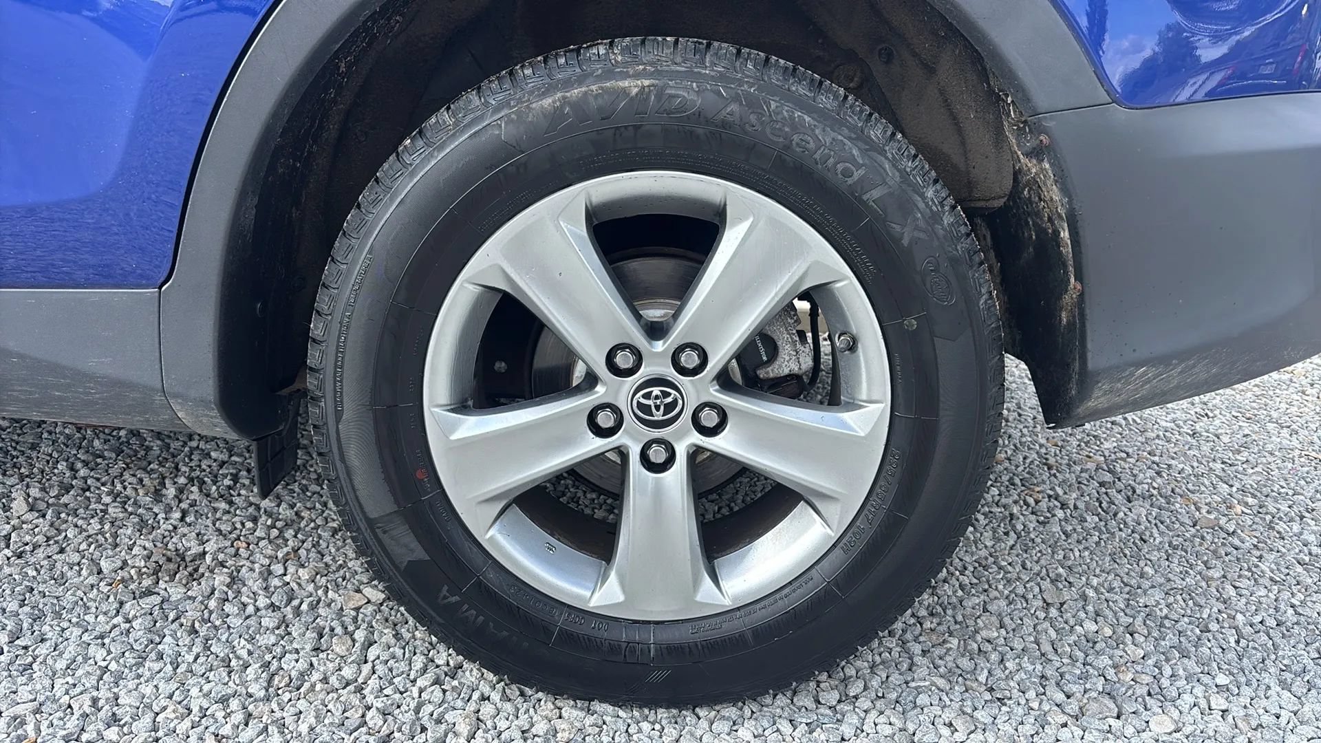 Used 2015 Toyota RAV4 XLE AWD/4WD image 2