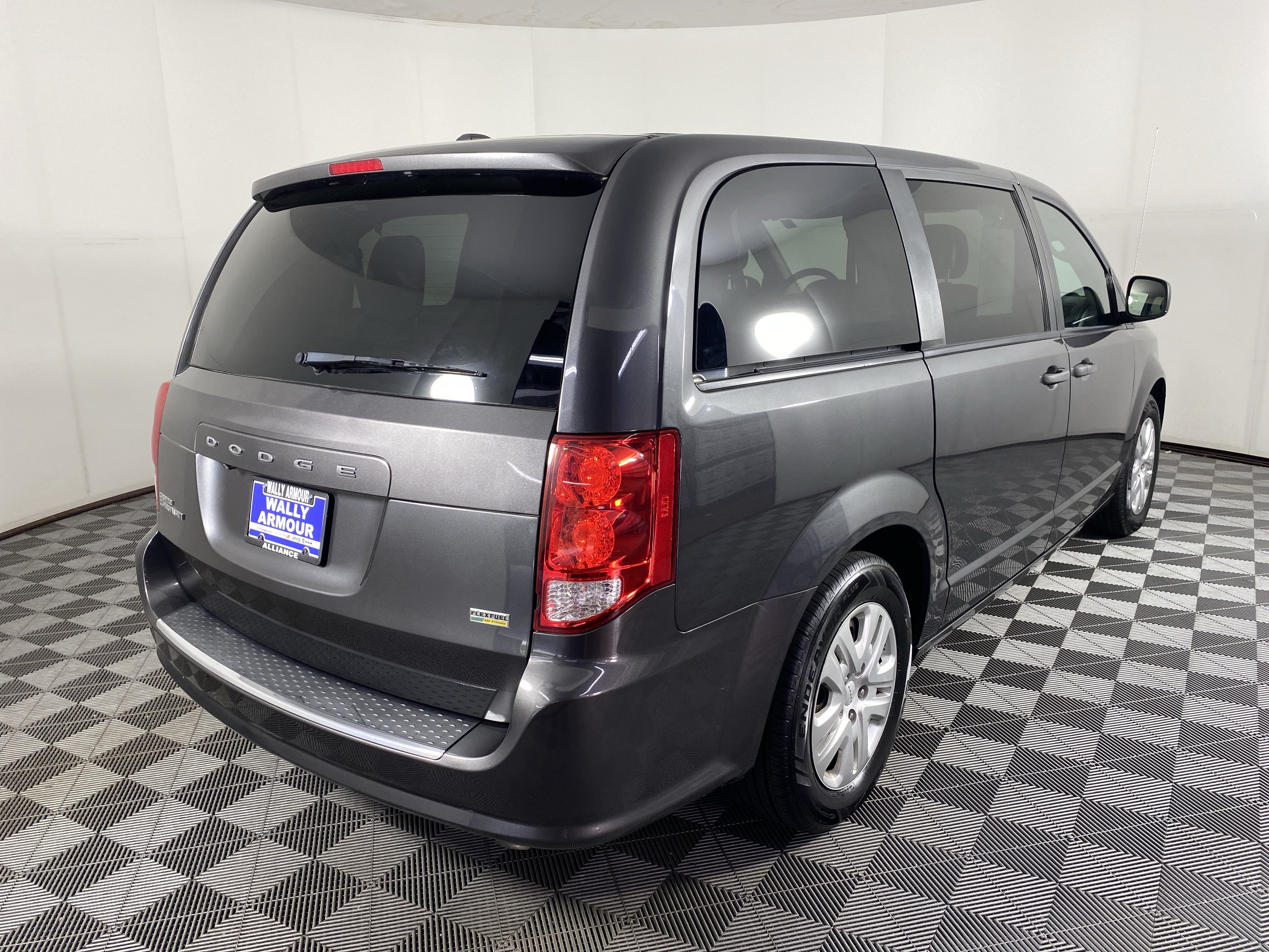 Used 2019 Dodge Grand Caravan SE w/ UConnect Hands-Free Group FWD image 6