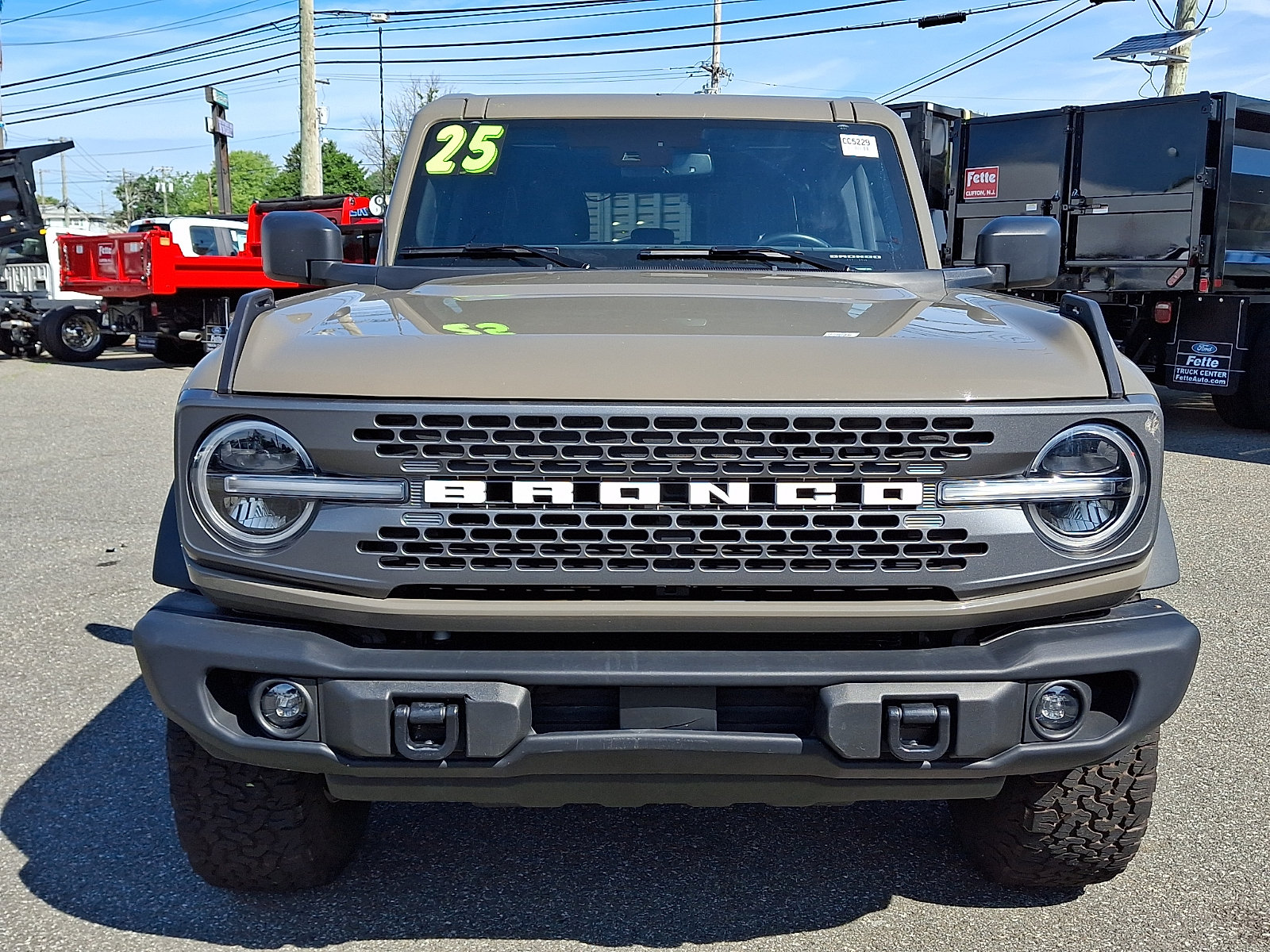 Used 2025 Ford Bronco Badlands AWD/4WD image 2