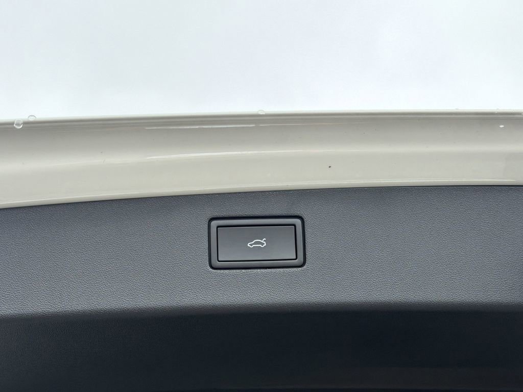 New 2026 Volkswagen Tiguan SE R-Line image 16