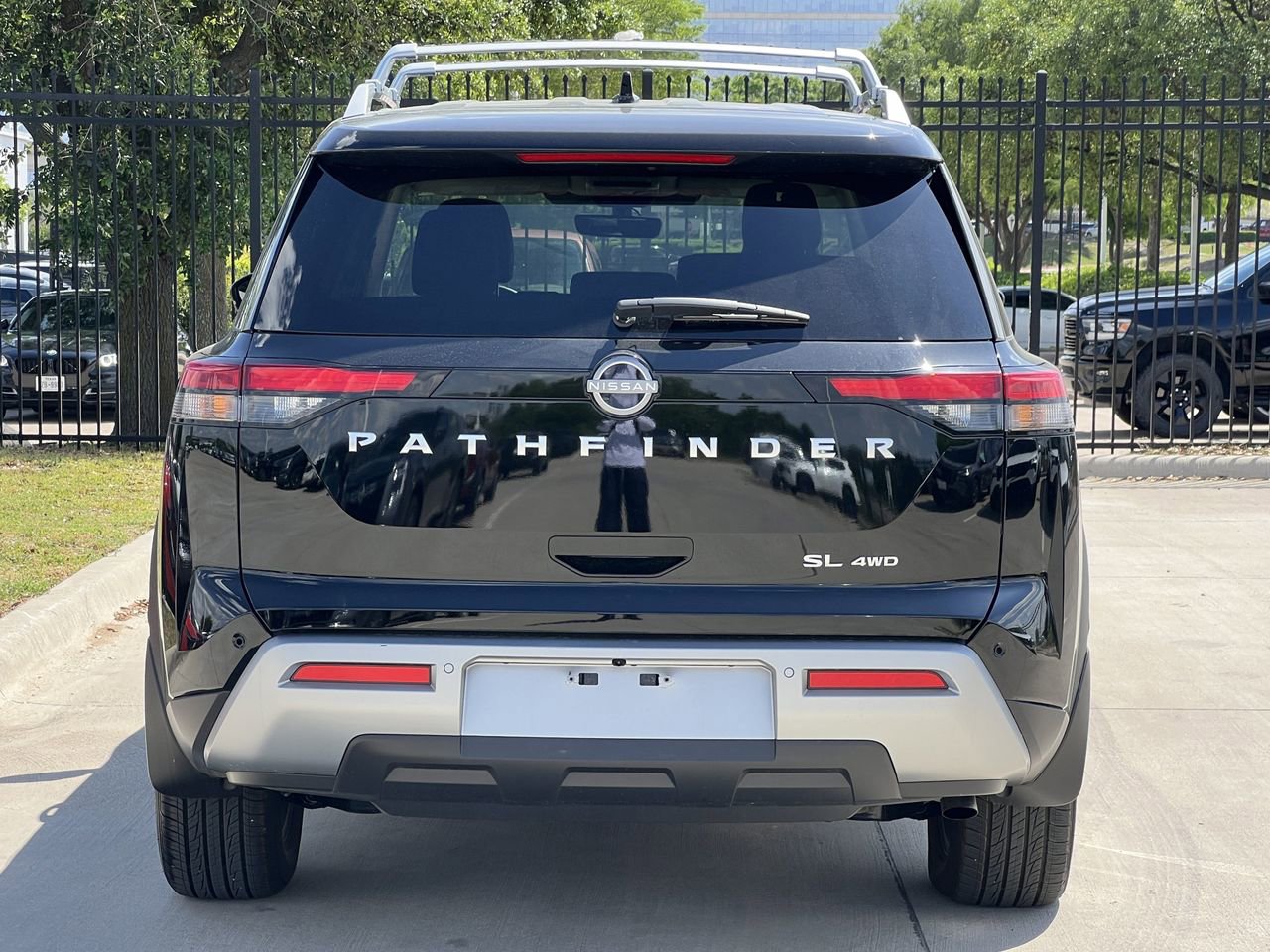 Certified 2025 Nissan Pathfinder SL image 5