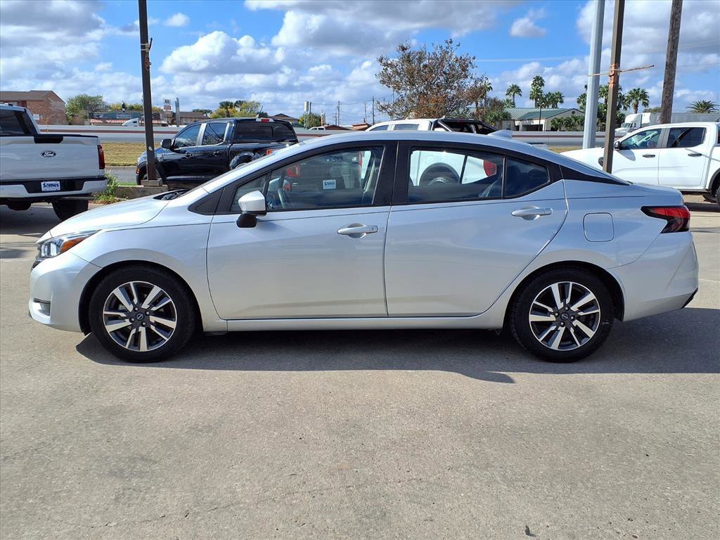 Used 2023 Nissan Versa SV image 4