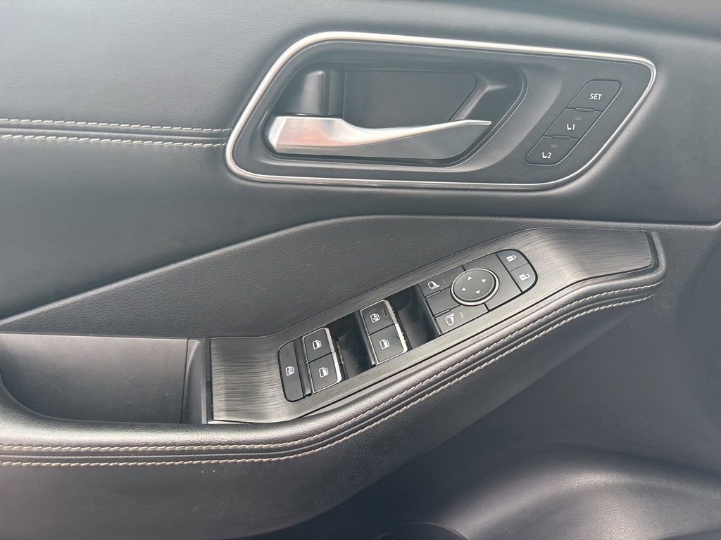 Used 2022 Nissan Rogue Platinum w/ Head-Up Display Package image 16