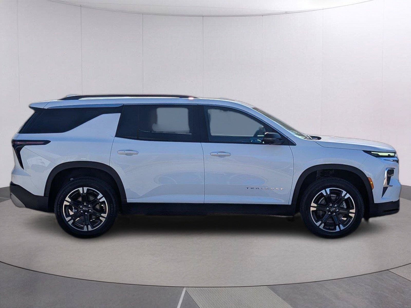 New 2027 Chevrolet Traverse LT w/ Driver Confidence Package FWD image 7