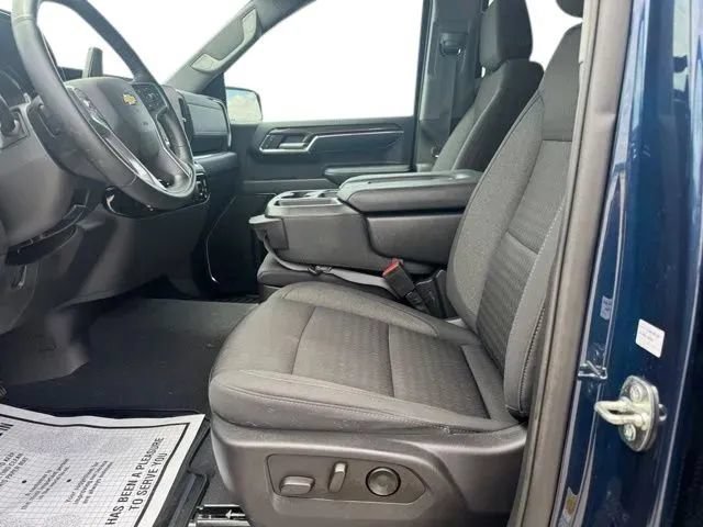 Used 2023 Chevrolet Silverado 1500 LT AWD/4WD image 9
