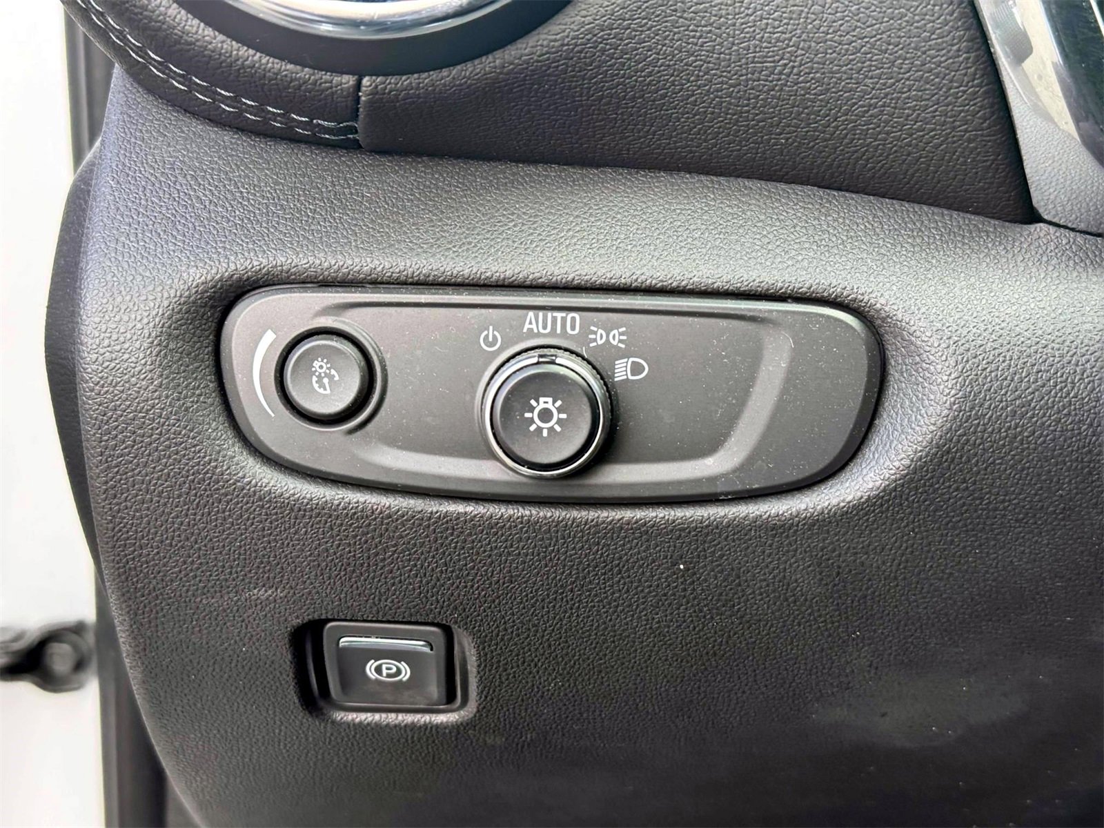 Used 2020 Chevrolet Blazer LT w/ Sound & Technology Package image 30