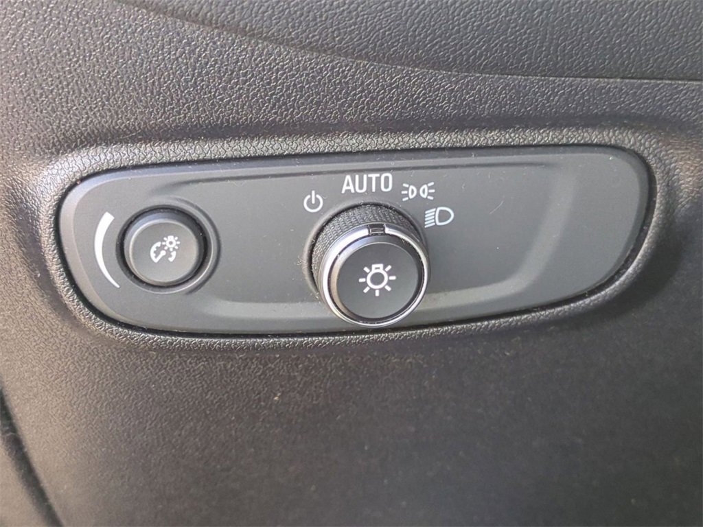 Used 2019 Chevrolet Equinox LS image 17