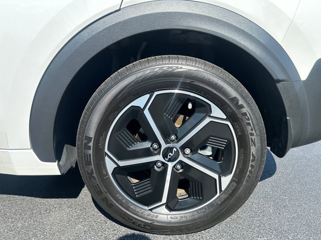 Used 2023 Kia Niro EX image 20