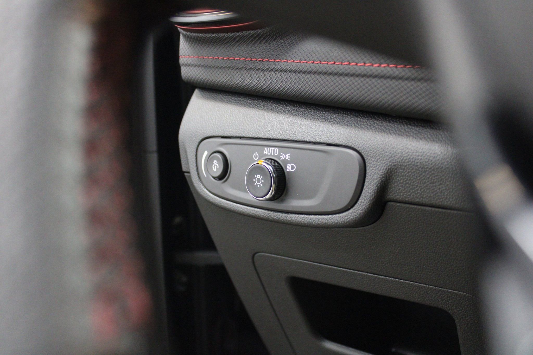 Used 2024 Chevrolet TrailBlazer RS image 31