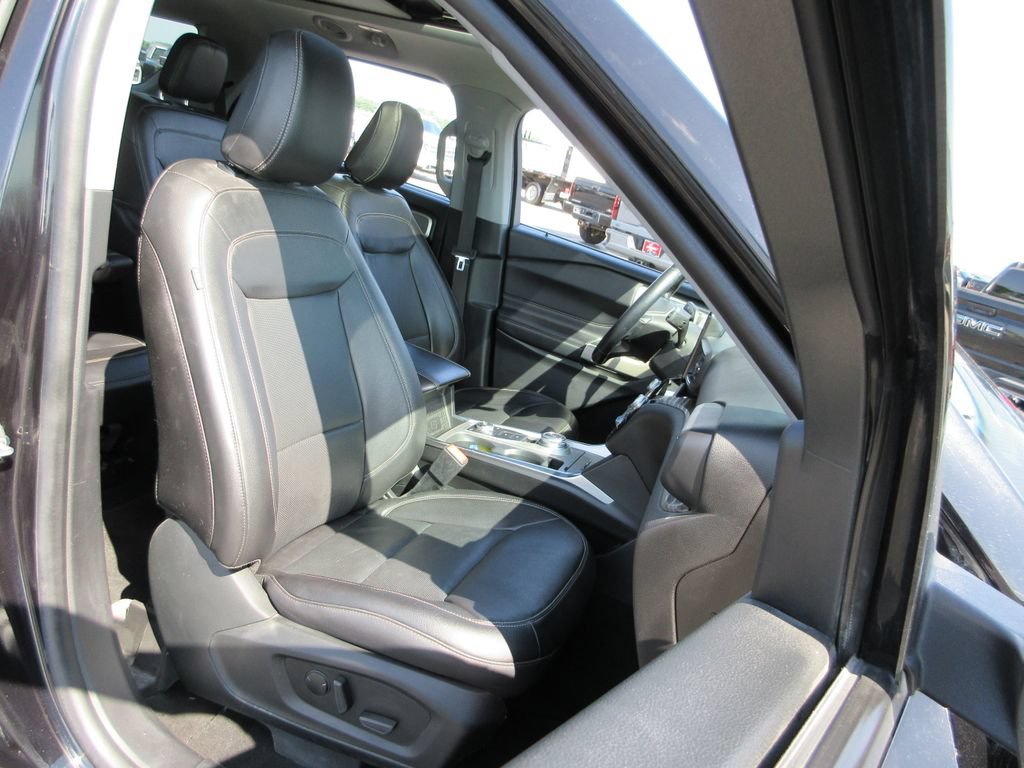 Used 2022 Ford Explorer Limited w/ Equipment Group 301A AWD/4WD image 24