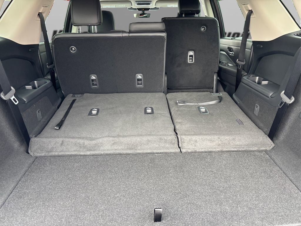 New 2025 Nissan Pathfinder SL image 11